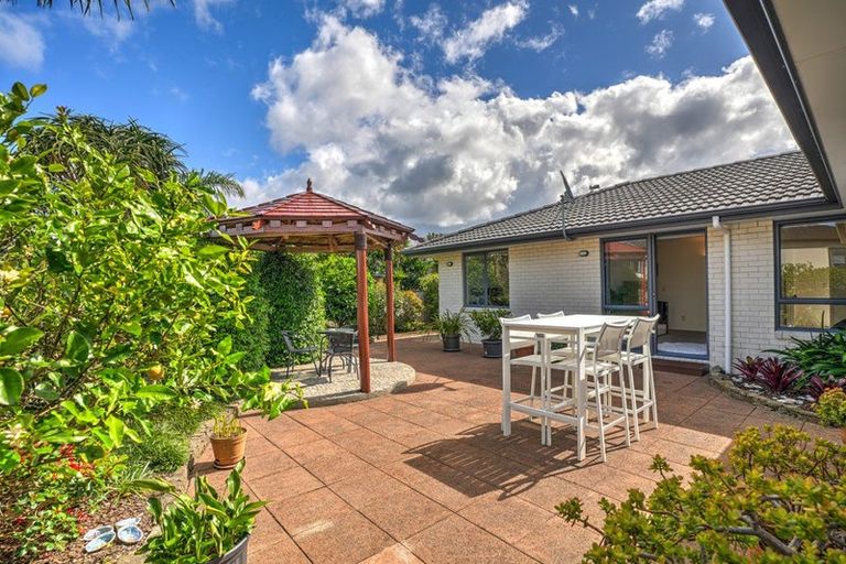Photo of property in 4 Mahina Place, Te Atatu Peninsula, Auckland, 0610