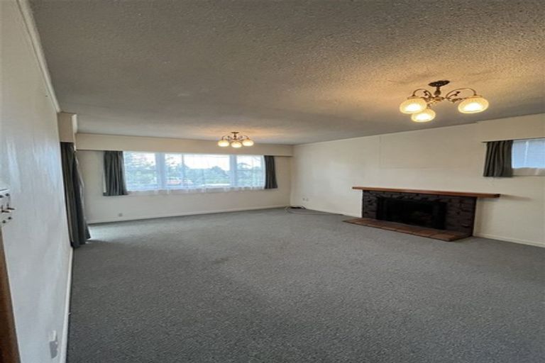 Photo of property in 1 Rewarewa Road, Te Atatu Peninsula, Auckland, 0610