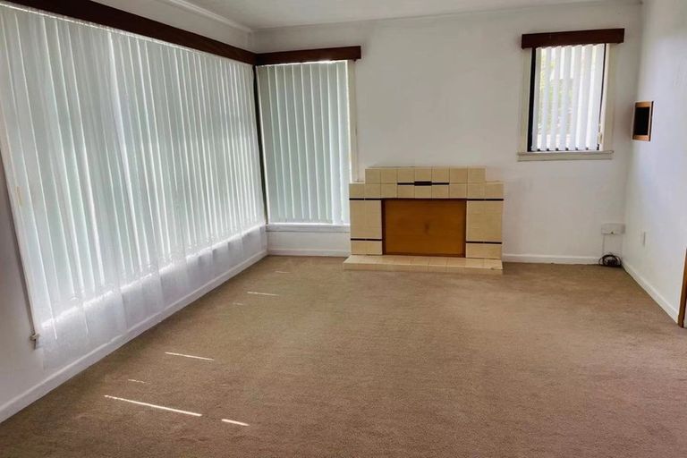 Photo of property in 1/22 Holland Road, Hillcrest, Auckland, 0627