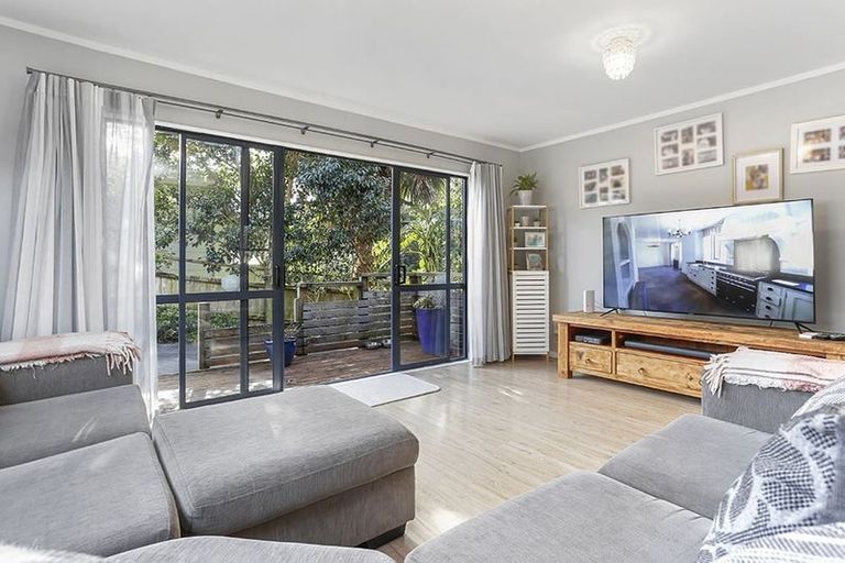Photo of property in 46a Riserra Drive, Ranui, Auckland, 0612
