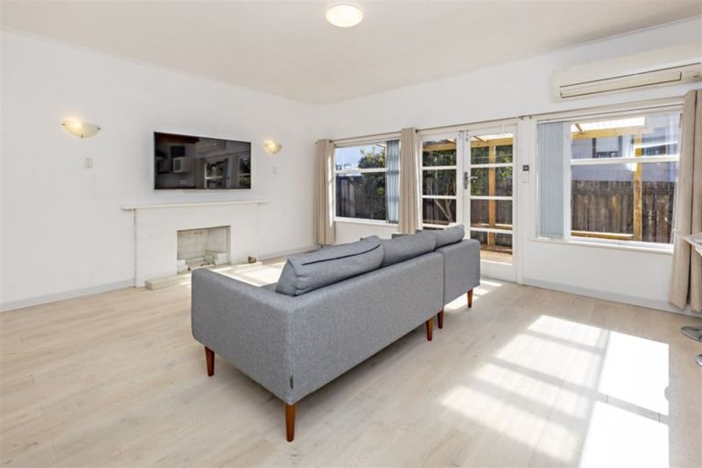 Photo of property in 2/15 Hill Road, Papatoetoe, Auckland, 2025