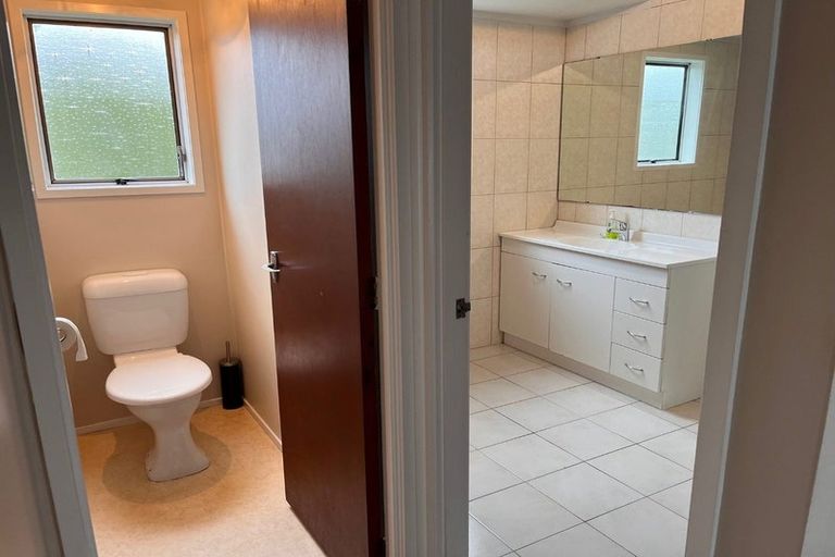 Photo of property in 2/5 Merriefield Avenue, Forrest Hill, Auckland, 0620