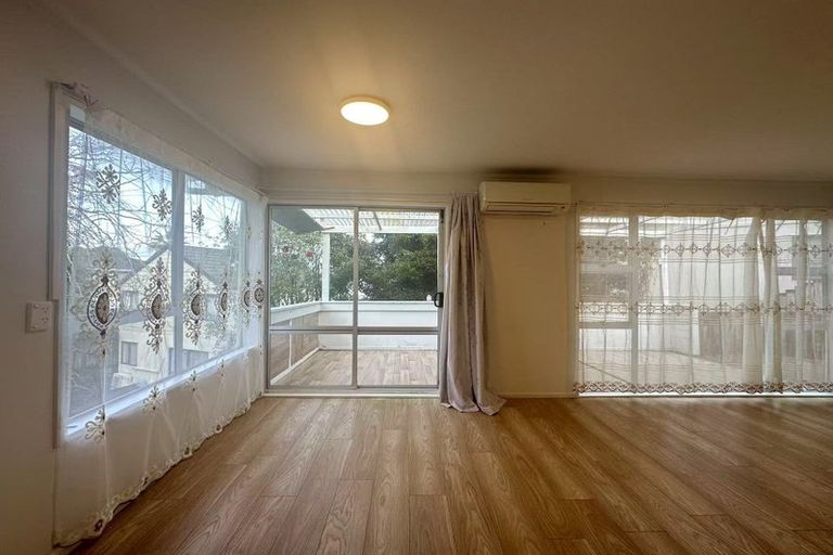 Photo of property in 9k View Road, Glenfield, Auckland, 0627