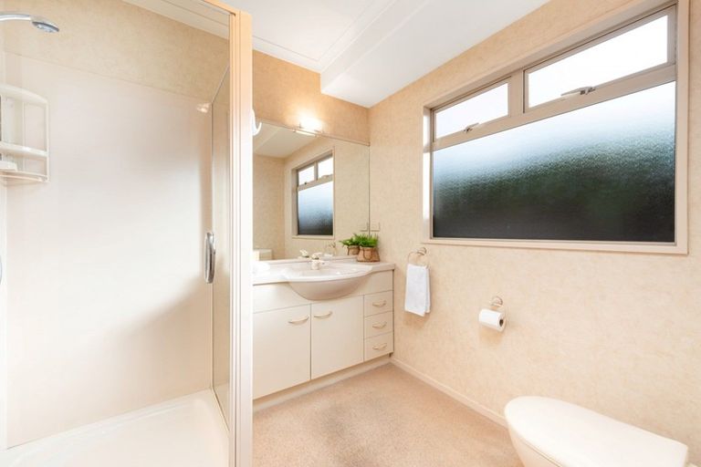 Photo of property in 37 Rosberg Place, Mount Maunganui, 3116