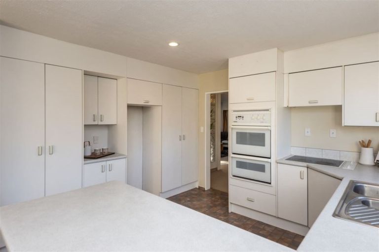 Photo of property in 11 Jamell Place, Avonhead, Christchurch, 8042