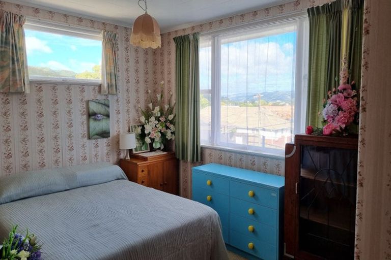 Photo of property in 4 Bella Grove, Naenae, Lower Hutt, 5011
