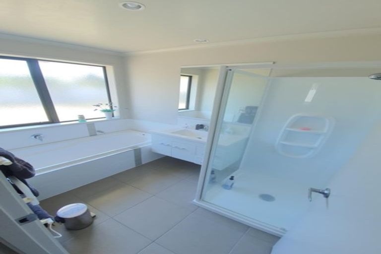 Photo of property in 206 Harbourside Drive, Karaka, Papakura, 2113