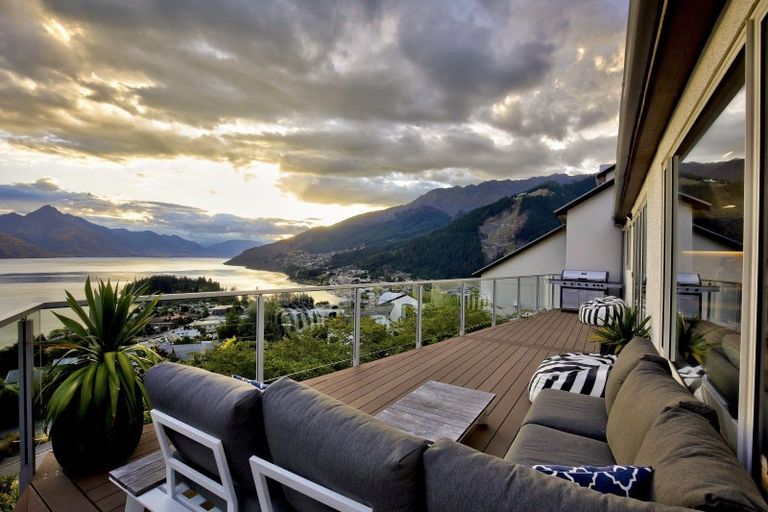 Photo of property in 7b Manchester Place, Queenstown, 9300
