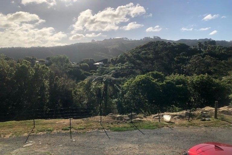 Photo of property in 37 Singers Road, Korokoro, Lower Hutt, 5012