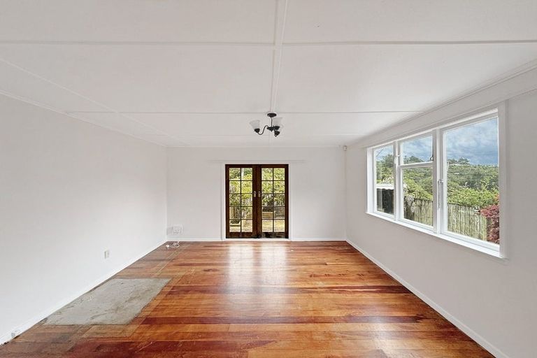 Photo of property in 1 Gribble Grove, Stokes Valley, Lower Hutt, 5019