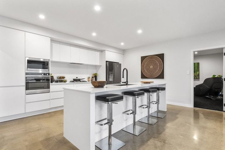 Photo of property in 42 Oceana Drive, Welcome Bay, Tauranga, 3175