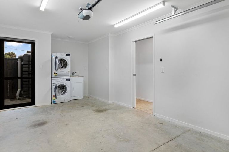 Photo of property in 124a Cambridge Terrace, Fairfield, Lower Hutt, 5011