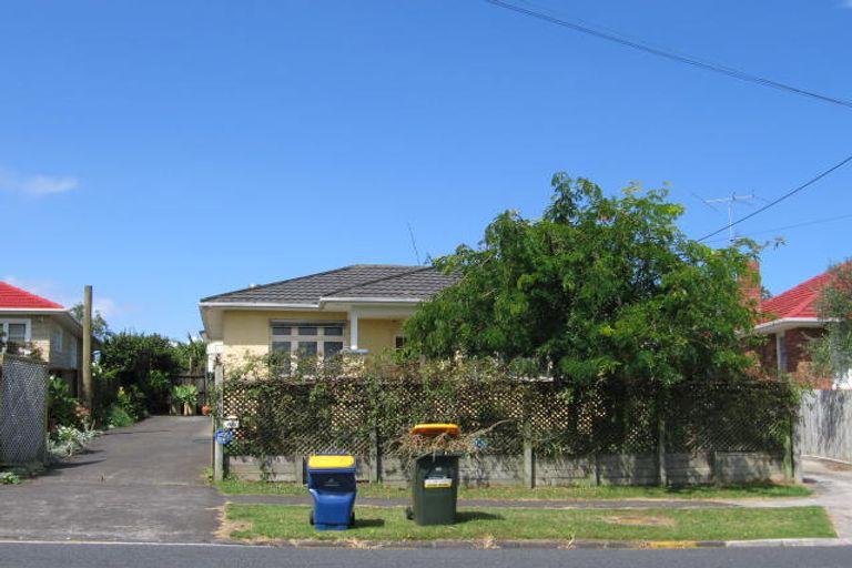 Photo of property in 146 Hutchinson Avenue, New Lynn, Auckland, 0600