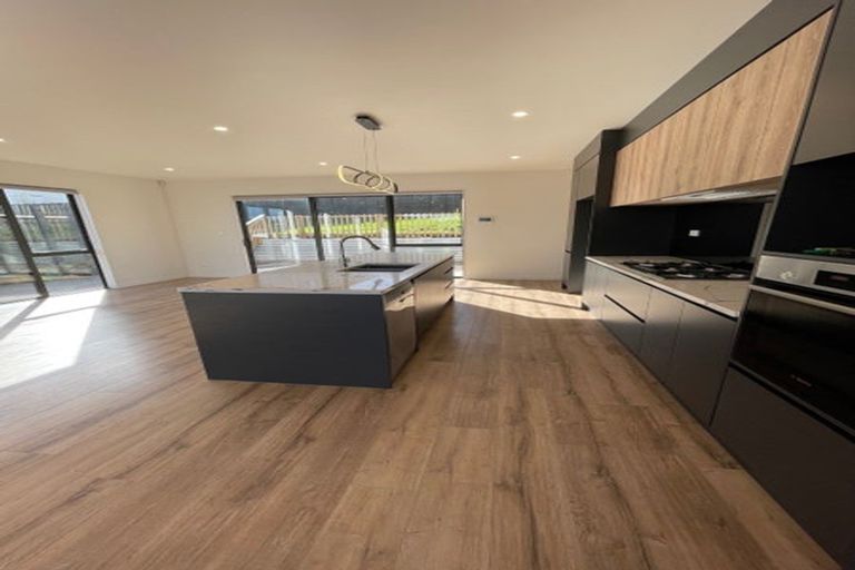 Photo of property in 4 Celestial Crescent, Orewa, 0931