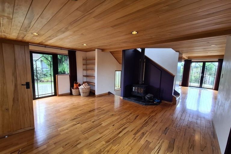 Photo of property in 9 Lindaver Grove, Merrilands, New Plymouth, 4312