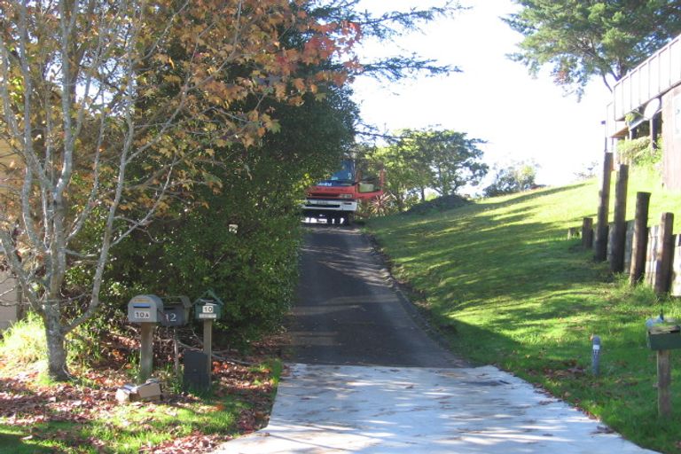 Photo of property in 14 Longfellow Parade, Glen Eden, Auckland, 0604