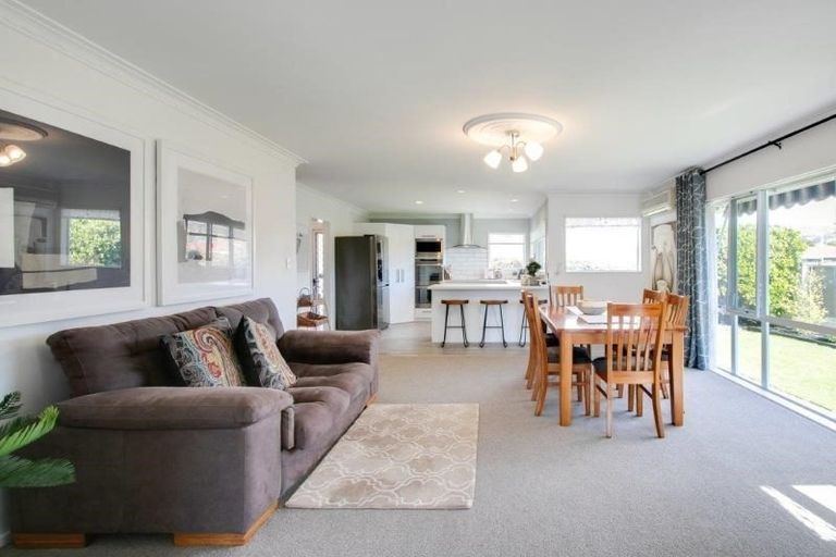 Photo of property in 2 Fern Grove, Taradale, Napier, 4112