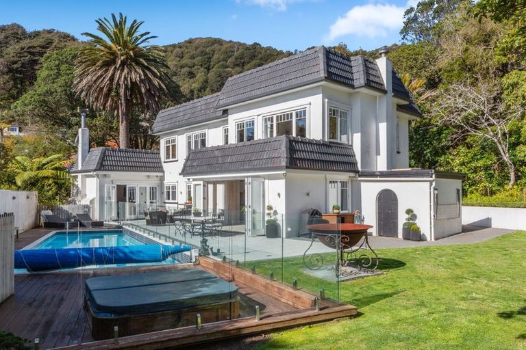 Photo of property in 24 Walter Road, Lowry Bay, Lower Hutt, 5013