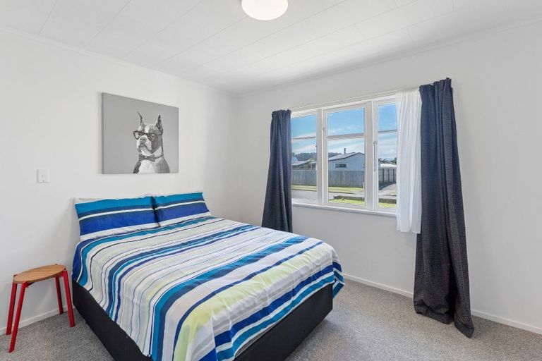 Photo of property in 4 Colenso Place, Otaki Beach, Otaki, 5512