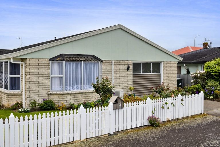 Photo of property in 2 Manse Street, Hawera, 4610