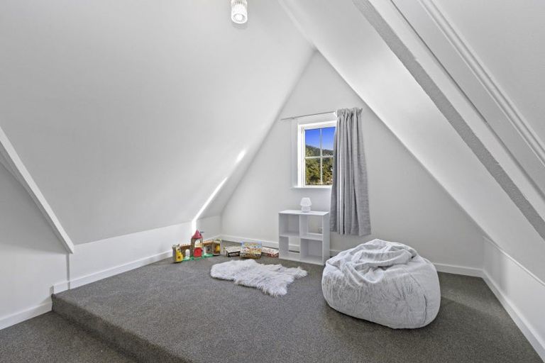 Photo of property in 117 Horoeka Street, Stokes Valley, Lower Hutt, 5019