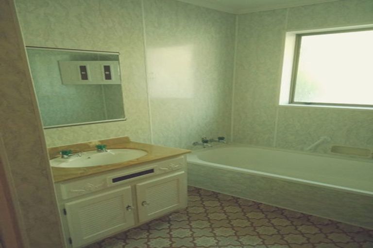 Photo of property in 44 Saint Ronans Avenue, Waterloo, Lower Hutt, 5011