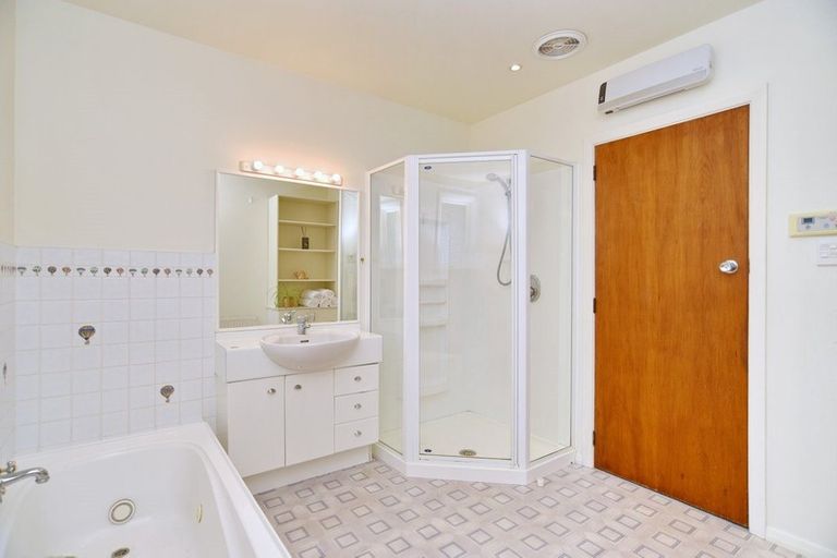 Photo of property in 402 Halswell Road, Halswell, Christchurch, 8025