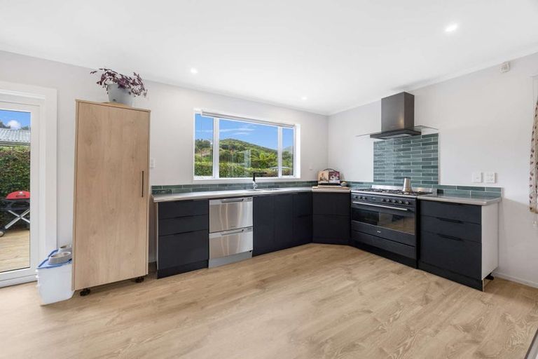 Photo of property in 13 Stratton Street, Normandale, Lower Hutt, 5010