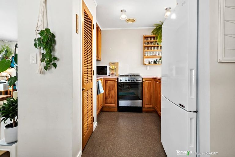 Photo of property in 165c Queens Drive, Lyall Bay, Wellington, 6022