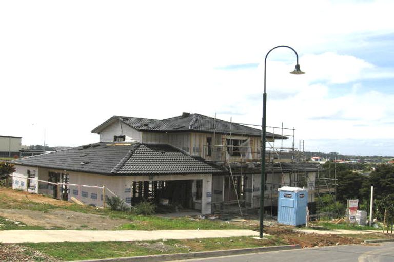 Photo of property in 11 Spoonbill Place, Unsworth Heights, Auckland, 0632