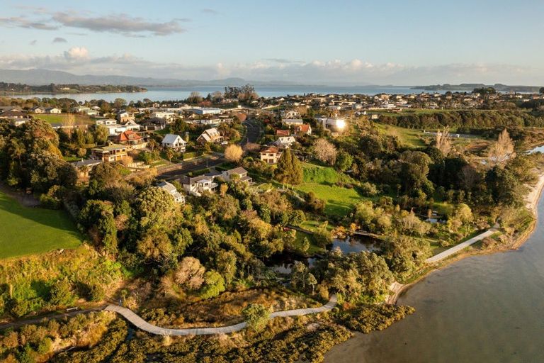 Photo of property in 17 Tinopai Drive, Omokoroa, 3114