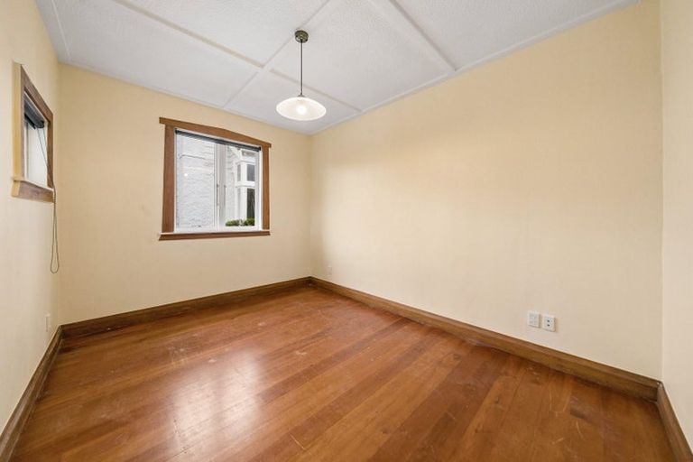Photo of property in 8 Raroa Crescent, Northland, Wellington, 6012