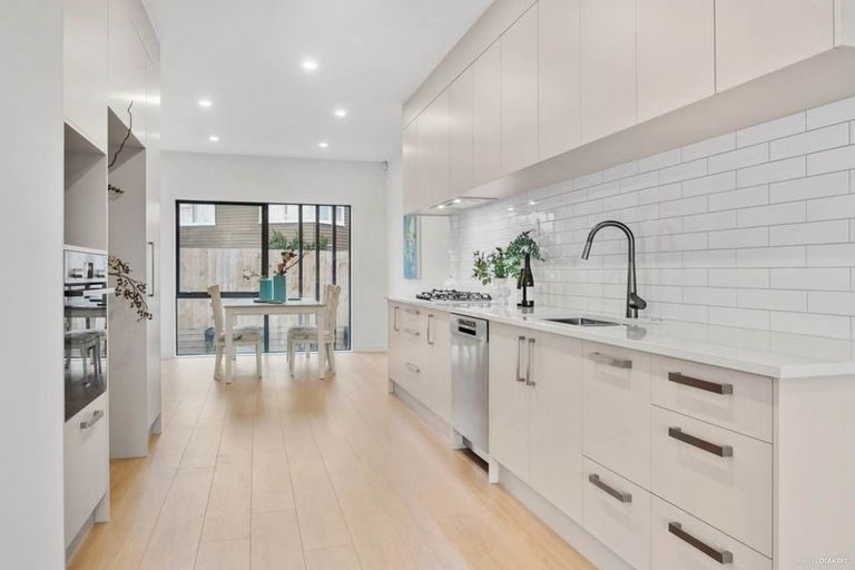 Photo of property in 5/28 Ludlow Terrace, Totara Vale, Auckland, 0627