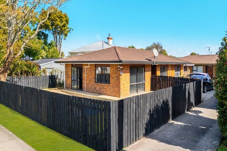 Photo of property in 1/3 Kelvin Road, Papakura, 2110