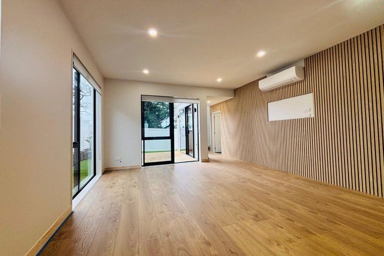 Photo of property in 21e Putini Road, Mangere Bridge, Auckland, 2022