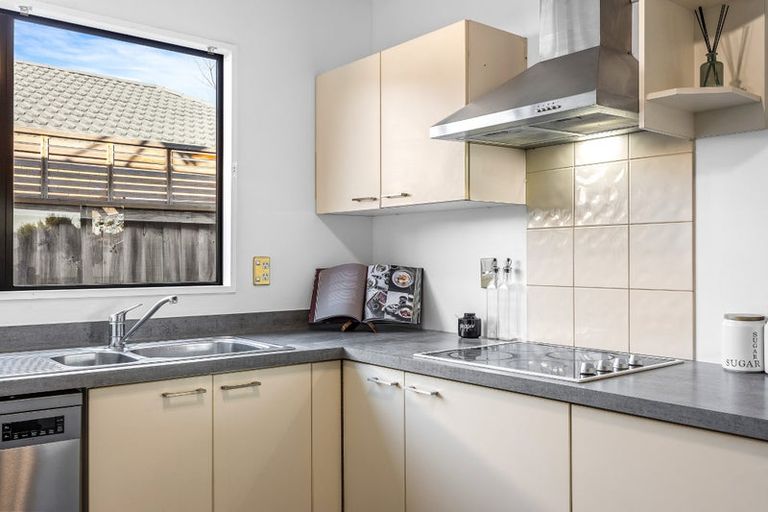 Photo of property in 2 Wendy Place, Heathcote Valley, Christchurch, 8022