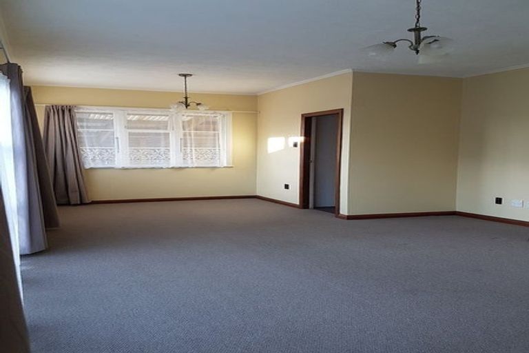 Photo of property in 2/3170 Great North Road, New Lynn, Auckland, 0600