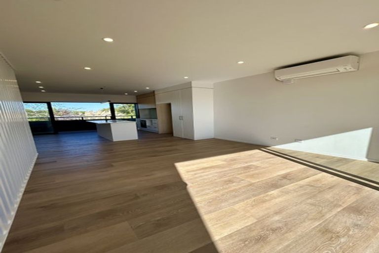 Photo of property in 15 Tiraumea Drive, Pakuranga, Auckland, 2010