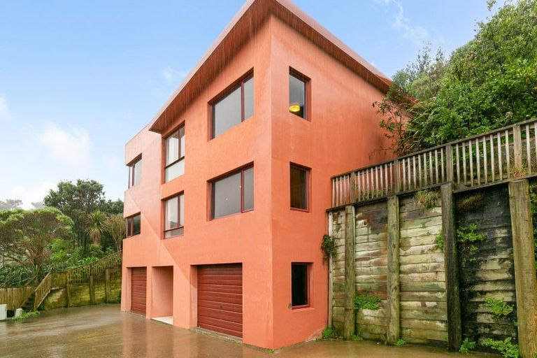 Photo of property in 14b Domanski Crescent, Owhiro Bay, Wellington, 6023