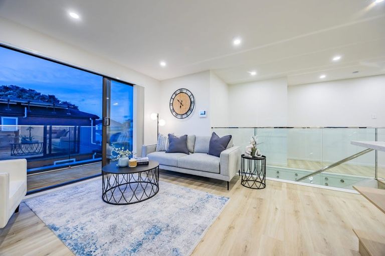 Photo of property in 3c Dawnhaven Drive, Te Atatu Peninsula, Auckland, 0610