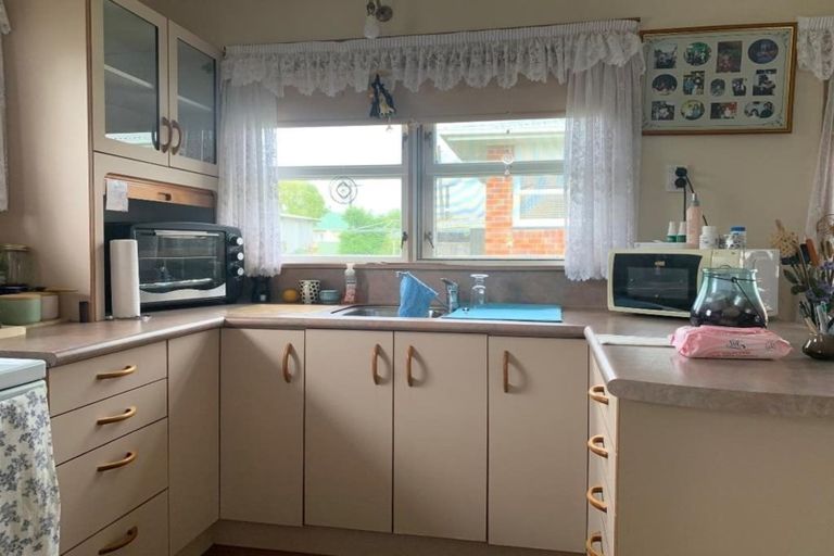 Photo of property in 8 Eton Place, Levin, 5510