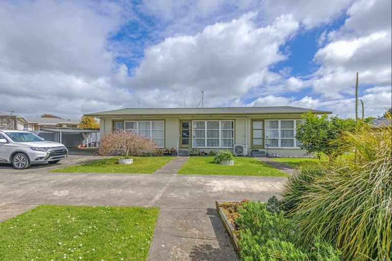 Photo of property in 8 Lowestoft Place, West End, Palmerston North, 4412