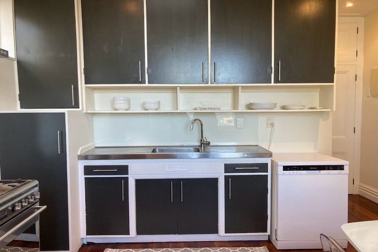 Photo of property in 18 Central Terrace, Kelburn, Wellington, 6012