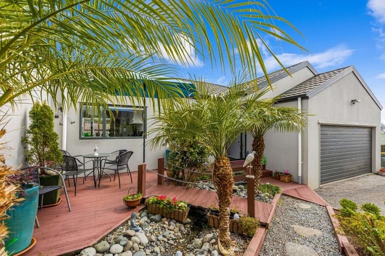 Photo of property in 52 Hewlett Road, Massey, Auckland, 0614