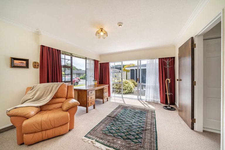 Photo of property in 11 Observatory Close, Whitby, Porirua, 5024