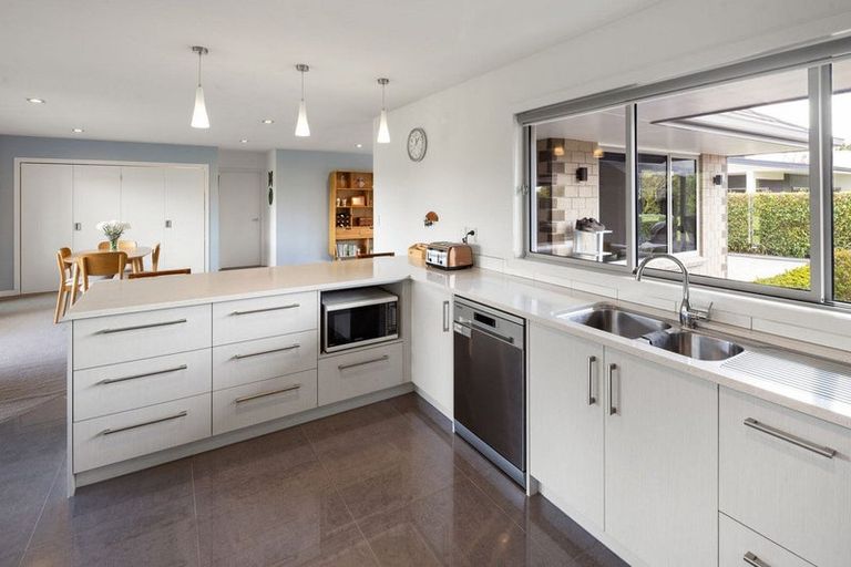 Photo of property in 34 Madison Street, Cambridge, 3434