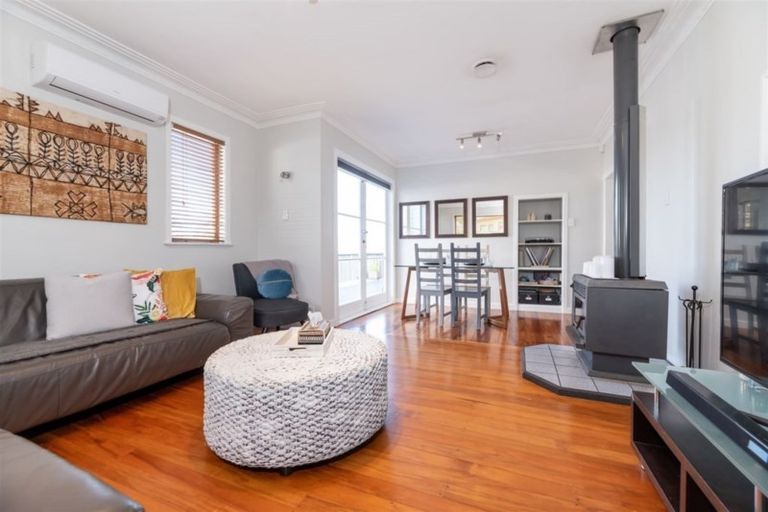 Photo of property in 23a Riserra Drive, Ranui, Auckland, 0612