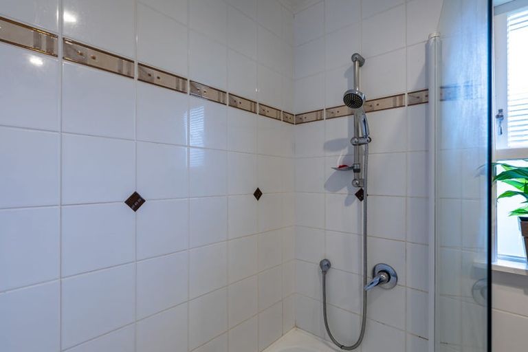 Photo of property in 190 Golf Road, Titirangi, Auckland, 0604