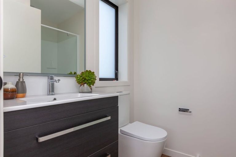 Photo of property in 77 Amohia Street, Paraparaumu, 5032