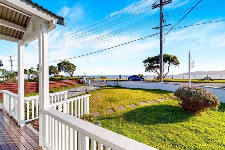 Photo of property in 96 Marine Parade, Paraparaumu Beach, Paraparaumu, 5032